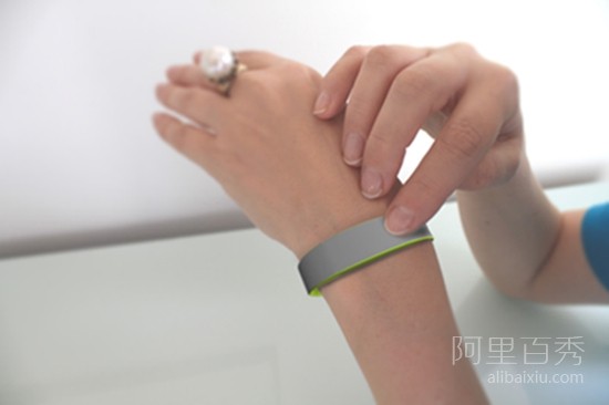 Couple smart touch bracelet – feel connected even when apart